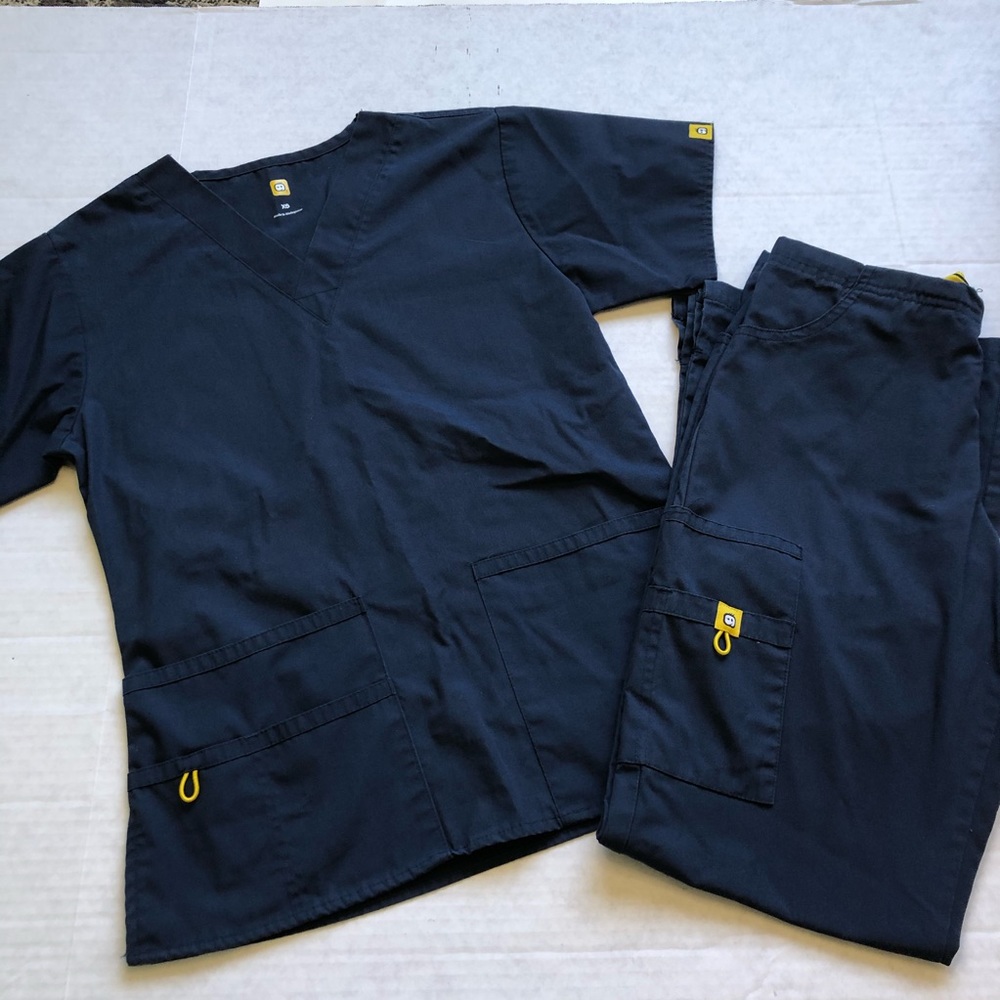 Wonderwink Women’s navy scrub Set